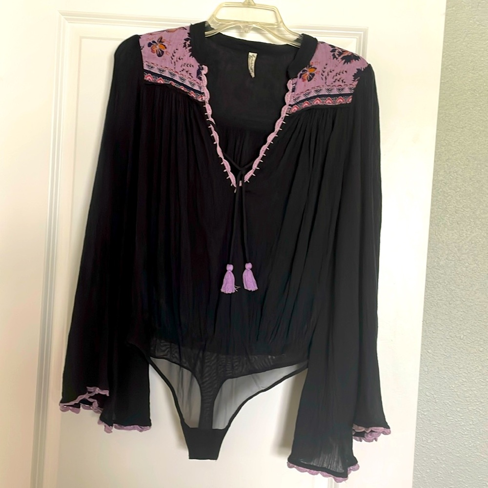 FREE PEOPLE Gorgeous Top Size SMALL SP Excellent Condition $80 Black/Purple